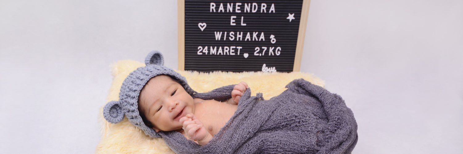 dwitapriyantii's profile banner image