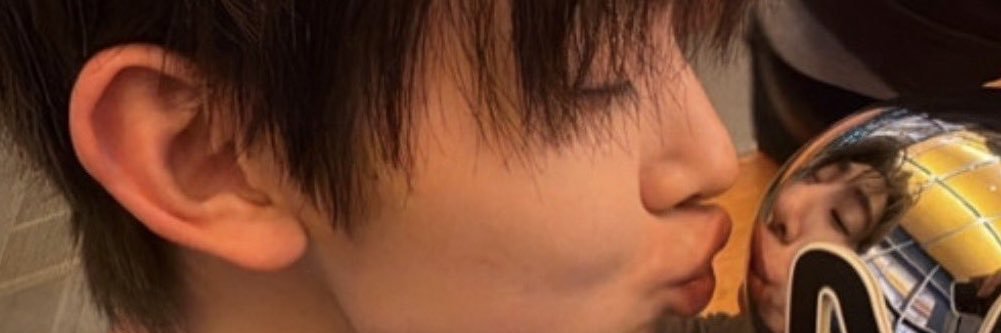 eombambi's profile banner image