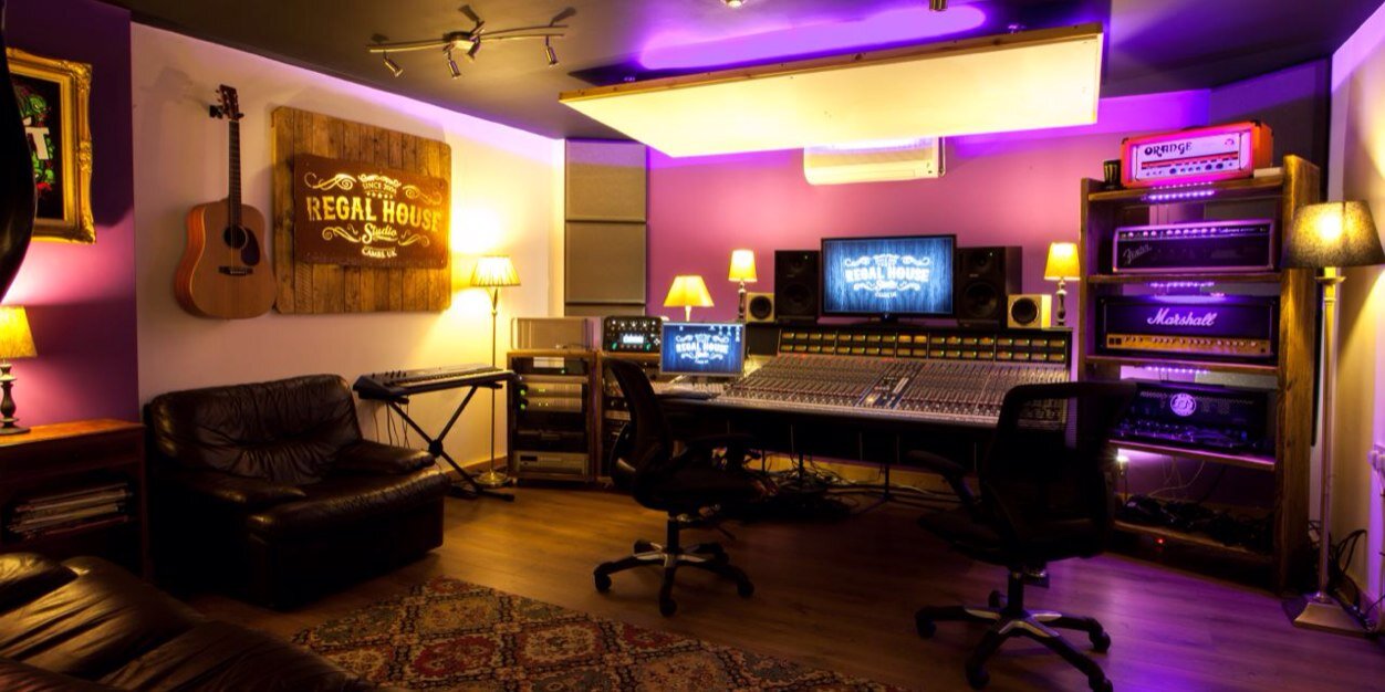 Regalstudio's profile banner image
