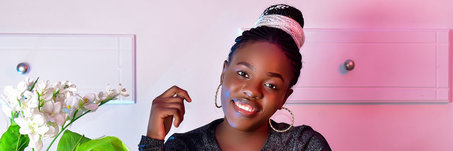 ITS MISS VEE💟 banner