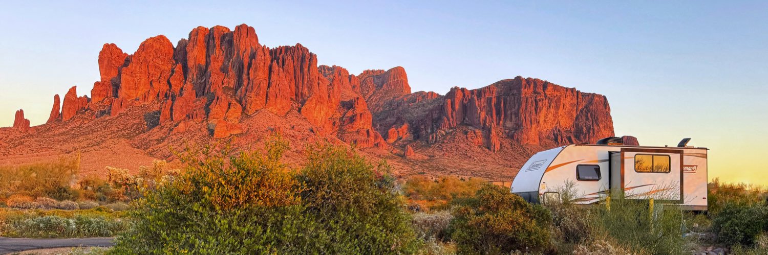 luna barker🌙 banner