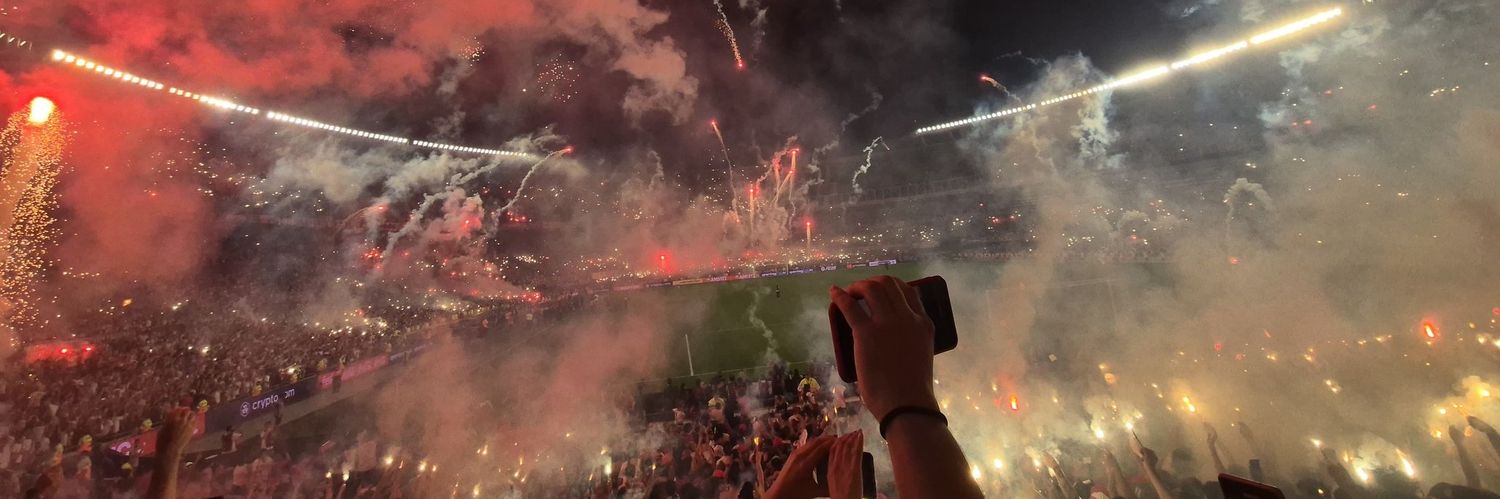 Martínez banner