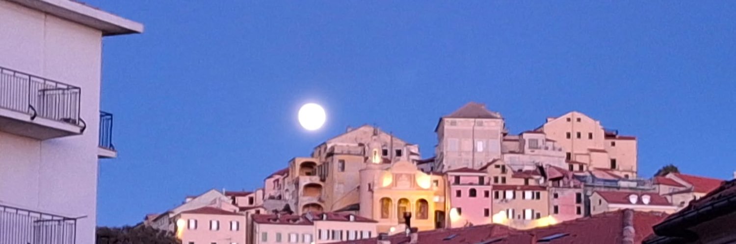 Ross 🌙 banner