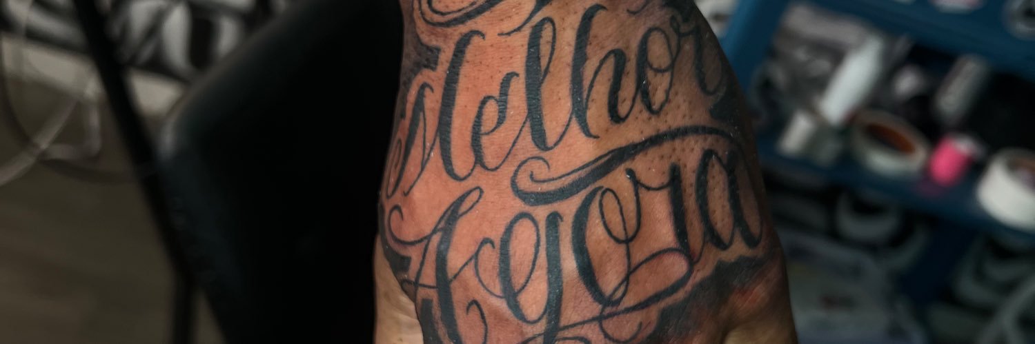 um rapaz apaixonável banner