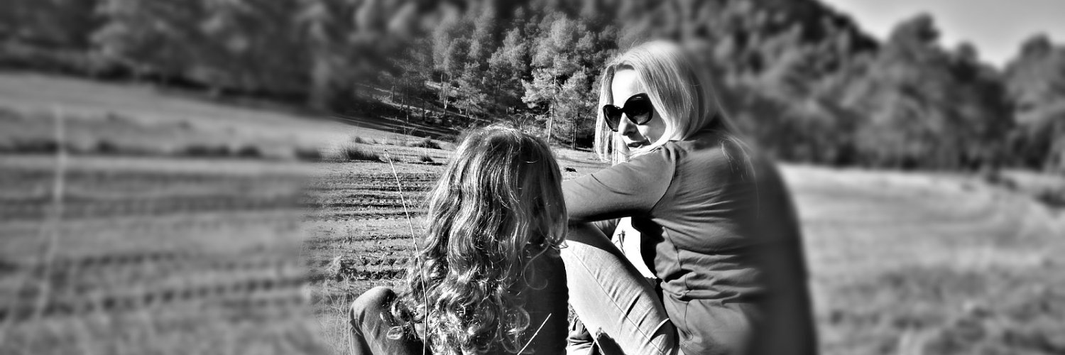 Rosaenlared's profile banner image