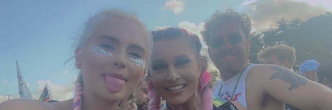 adrianaxholmes's profile banner image