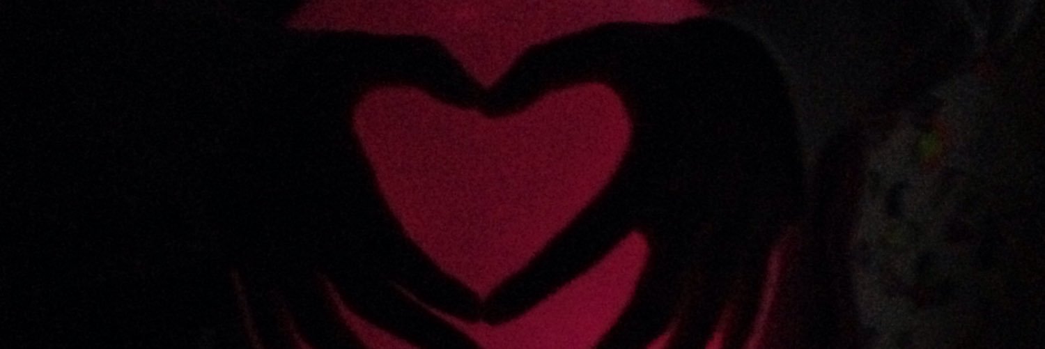 crisoqle's profile banner image