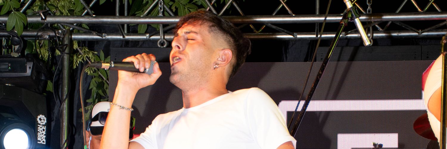 aleliuti's profile banner image