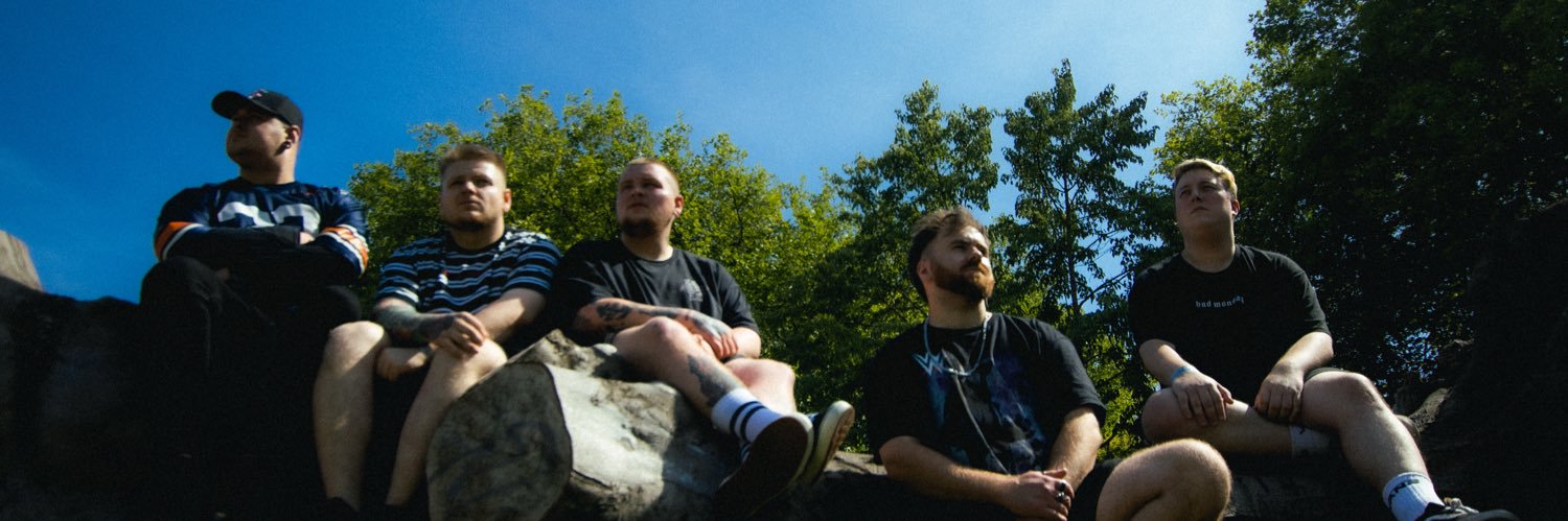 H I G H T A I L banner