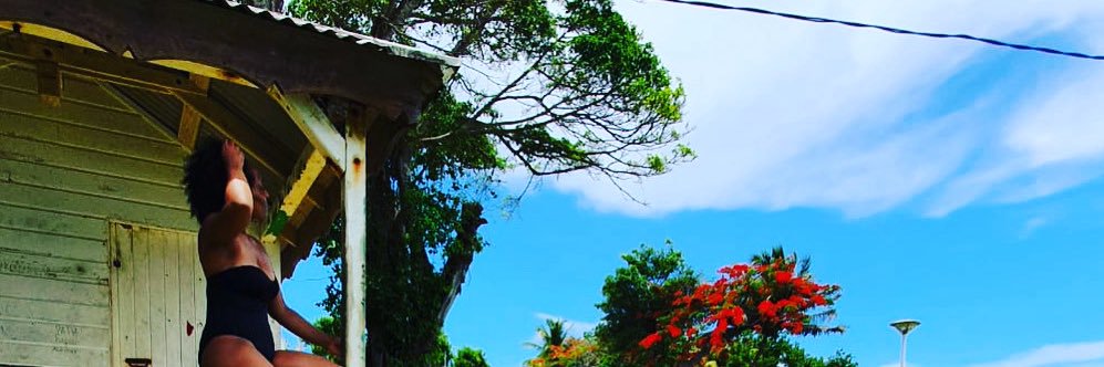 L’aura 🧘🏽‍♀️☀️🦋 banner