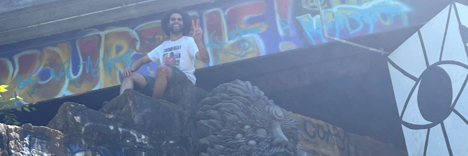 Noe body on Twi tter banner