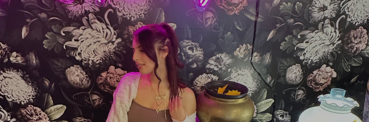 queen_genii's profile banner image