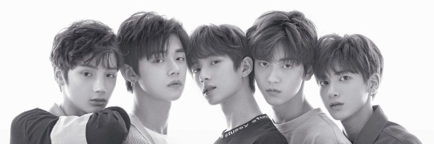 Tomorrow by together loser lover. Tomorrow x together lover. группа tomorrow x together. Txt the chaos chapter fight or escape. Tomorrow x together lover.