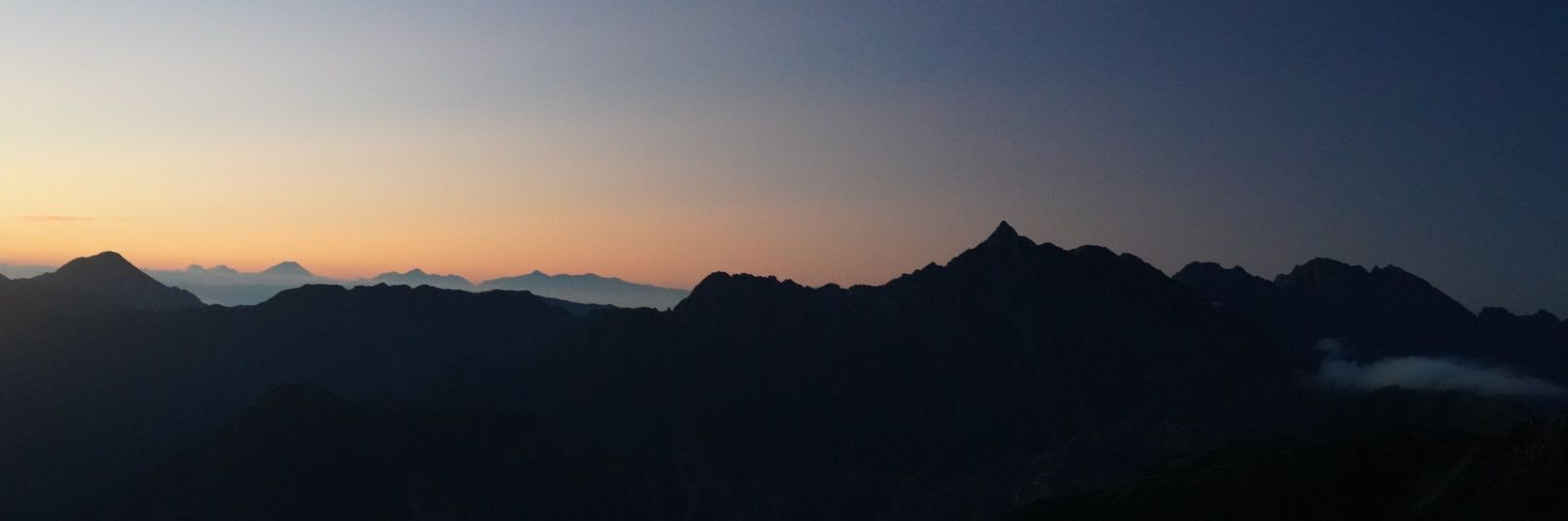 栗林　誠（旅する無職）'s banner