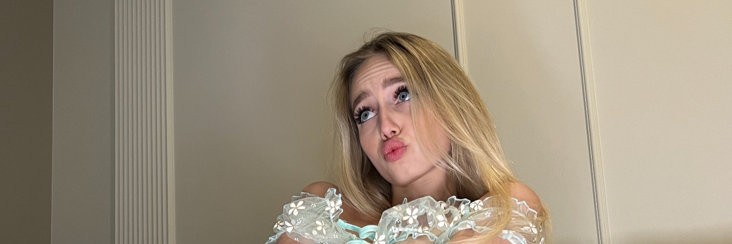 Lolly_Christal's profile banner image