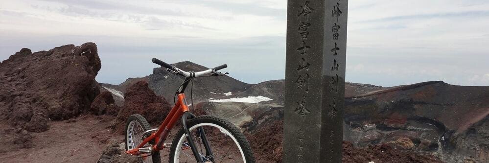 yapagi's profile banner image