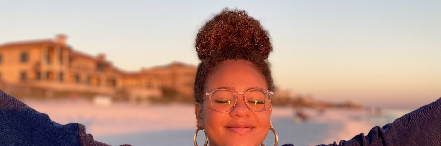 YasmeanF's profile banner image