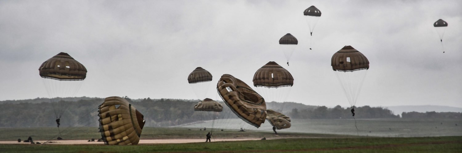 11e brigade parachutiste banner