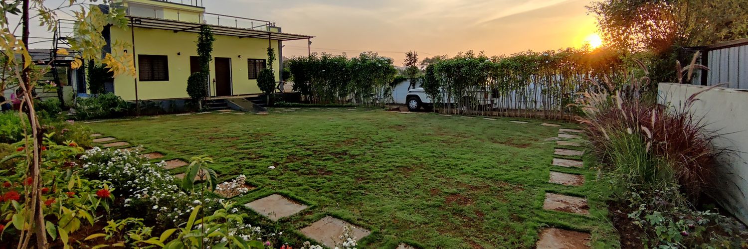 tripvanaadv's profile banner image