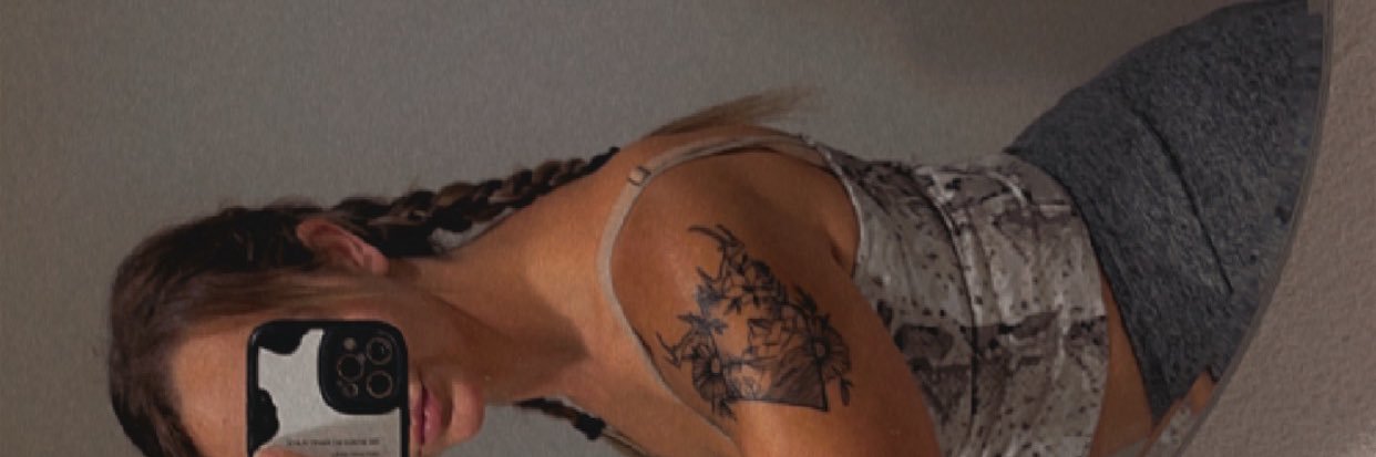 zoeykatexo's profile banner image