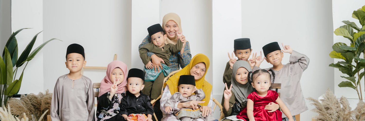 farahainIsmail's profile banner image
