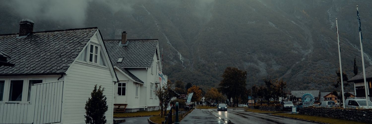 llnalui's profile banner image