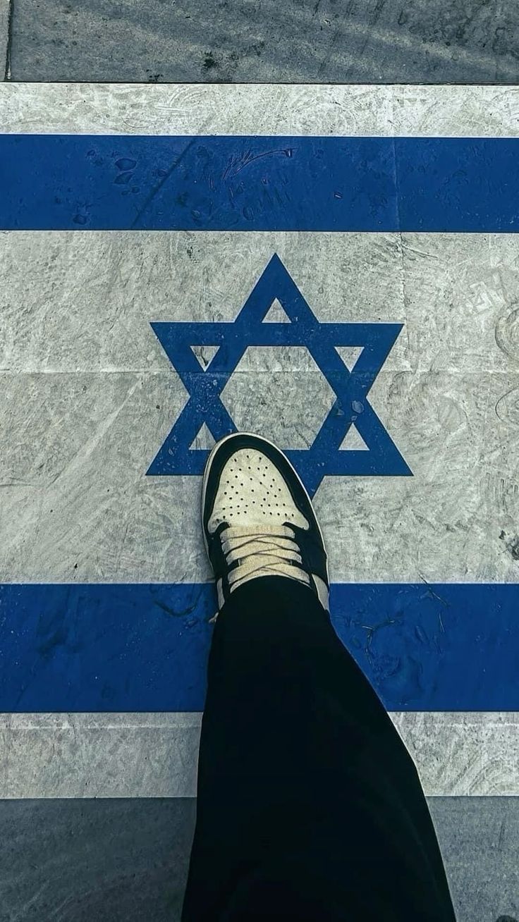 ᴀ ᴍ ɪ ʀ ʀ ᴇ ᴢ ᴀ banner