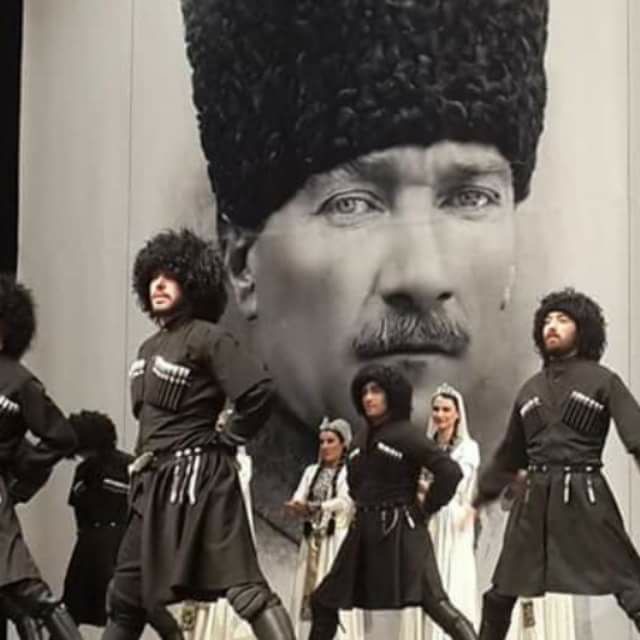 tan karakoç banner