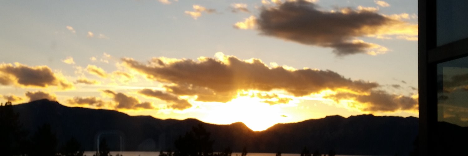 lyndeeluu's profile banner image