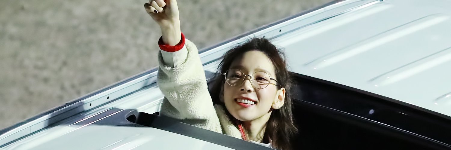 taengman's profile banner image