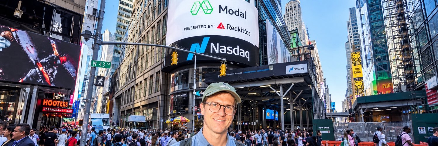 busiNESTinn's profile banner image
