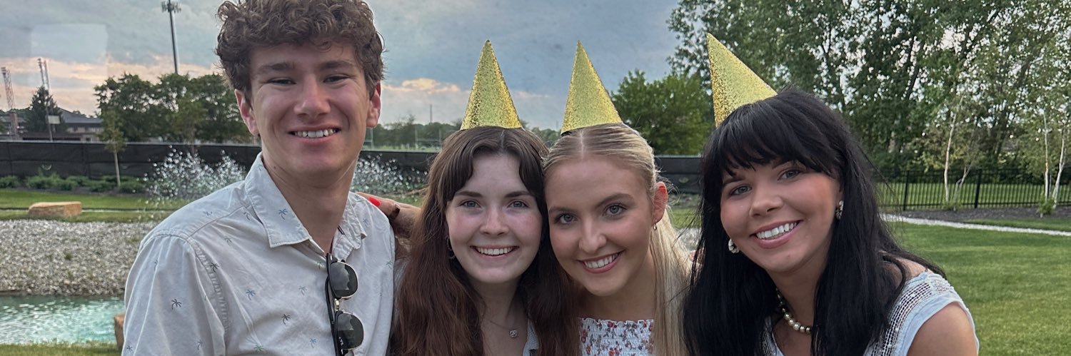 yikeseliizabeth's profile banner image
