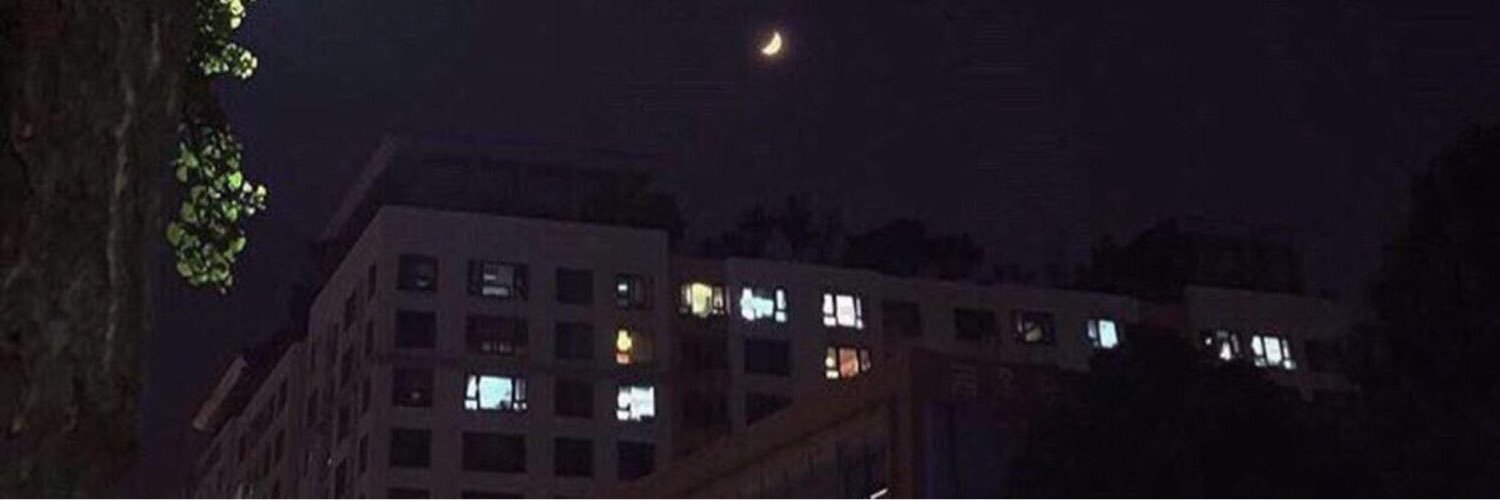 م banner