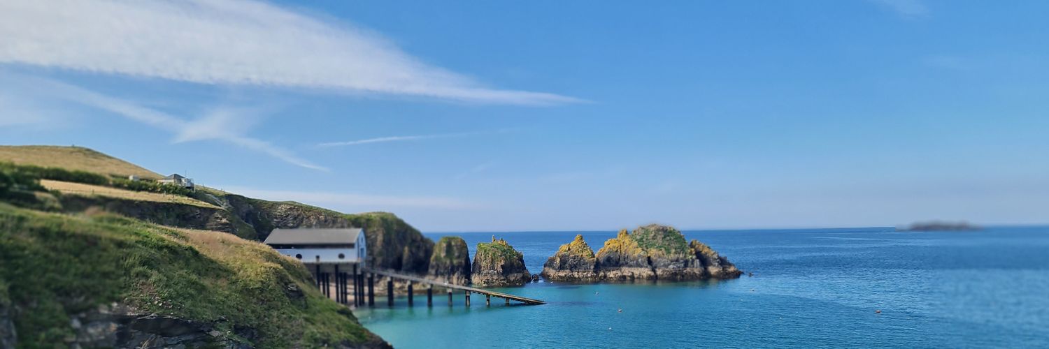 Daniel Almond banner