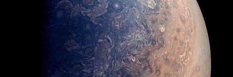 G banner