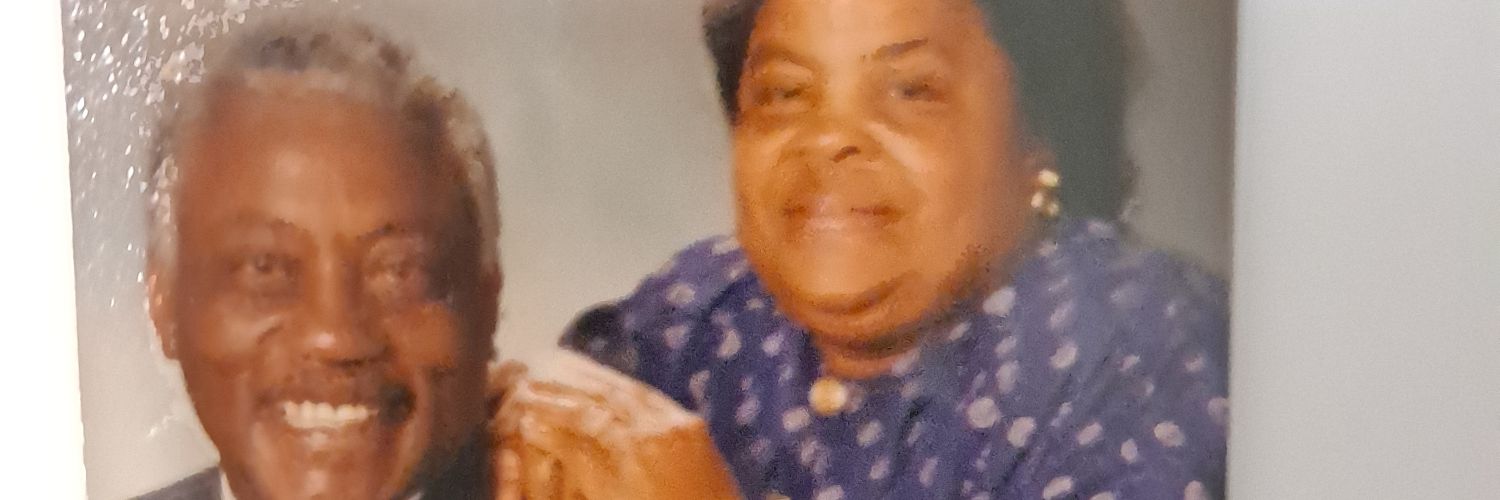 mustbmom's profile banner image
