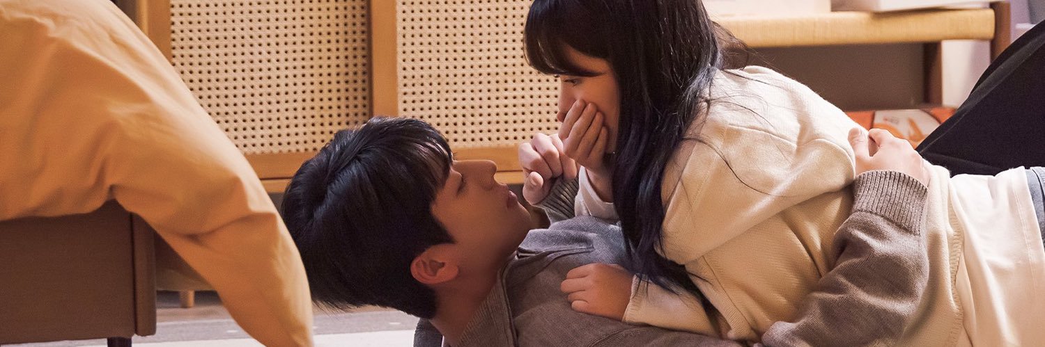 ameliatami's profile banner image