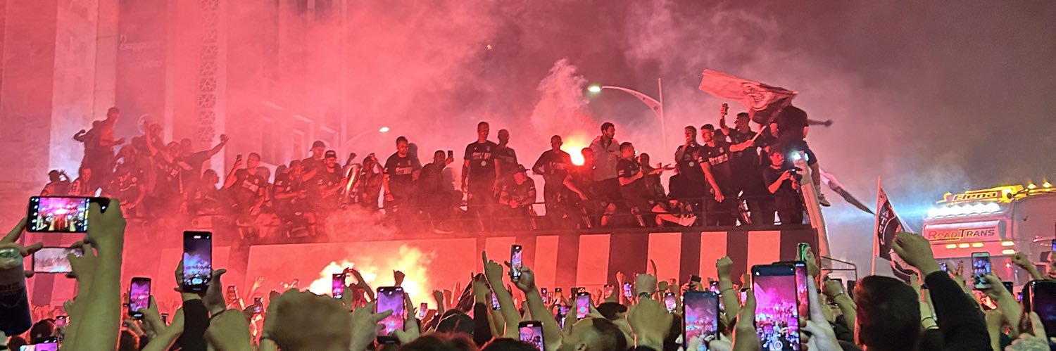 Μικρός's banner