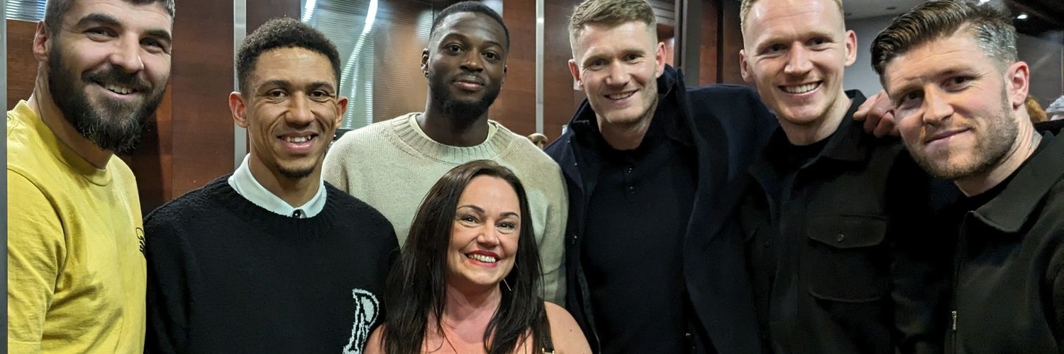 MissEl🦉 (Becs) banner