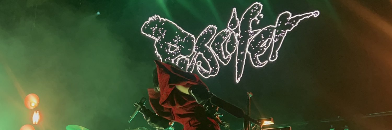 Max banner