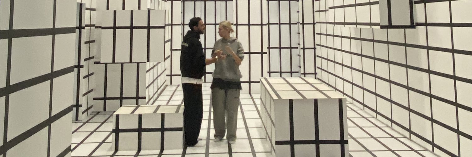 Enrique Singer banner