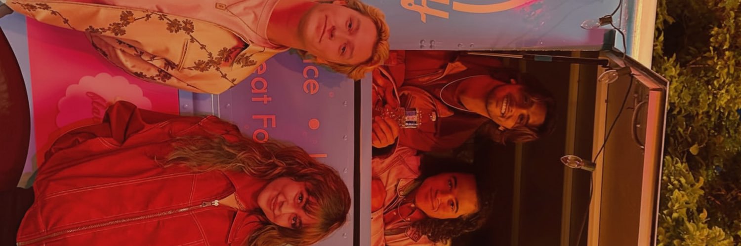 deanalliie's profile banner image