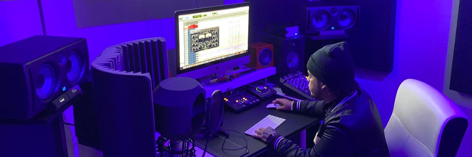 DimeloColla's profile banner image