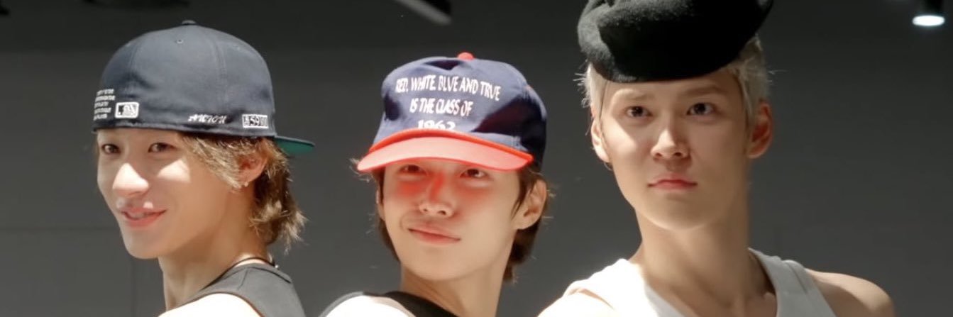 턴 banner