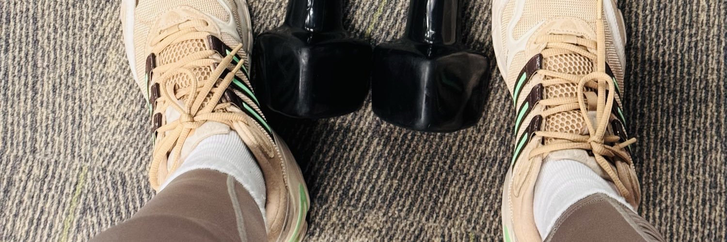 Golden Lass 💫🇬🇧🇧🇼 banner