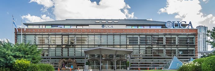 GRADUADOS UCA banner