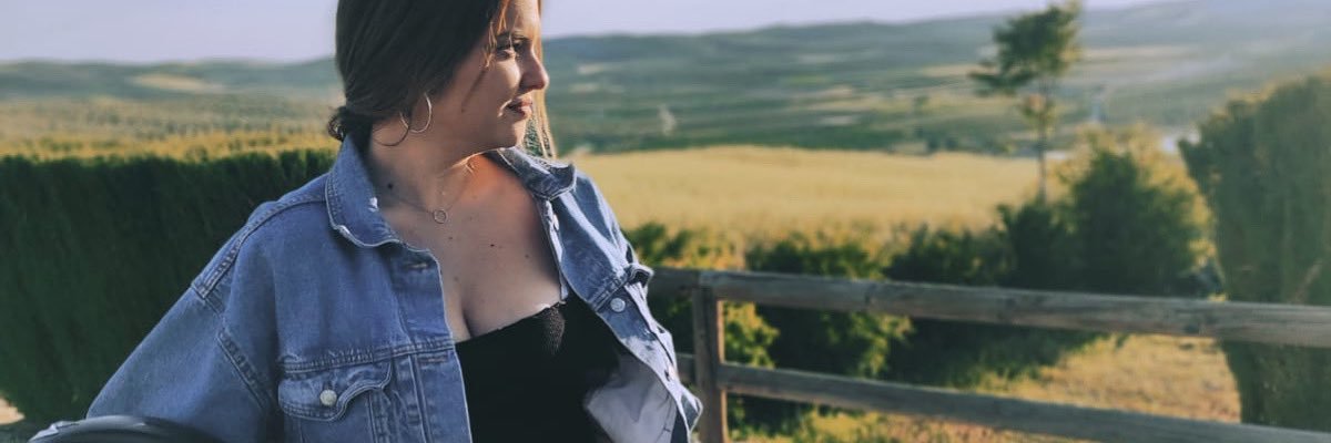 anamedinad's profile banner image