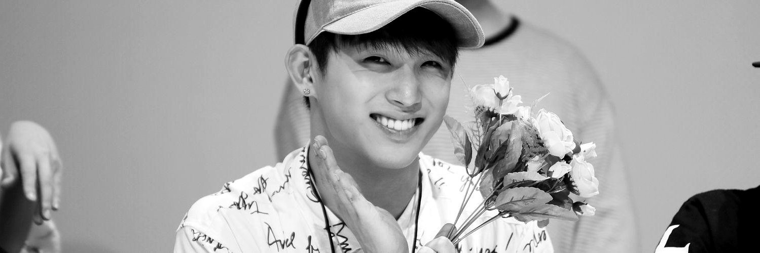 siksmiling's profile banner image