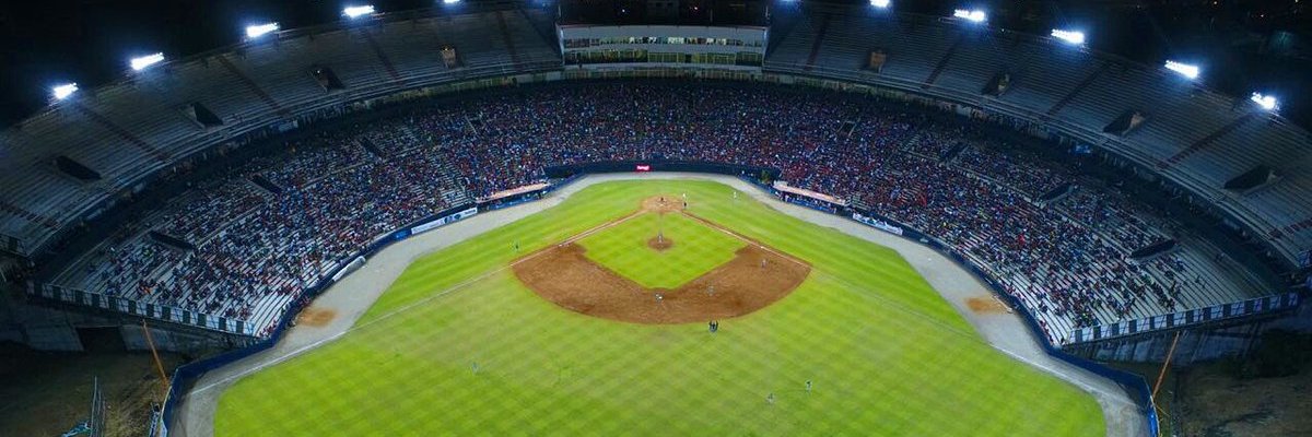 Estadio Rod Carew banner