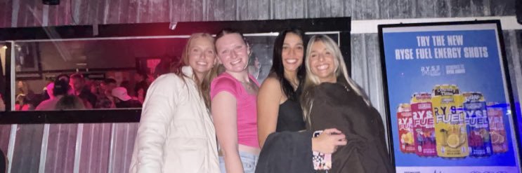 lindsrroberts's profile banner image